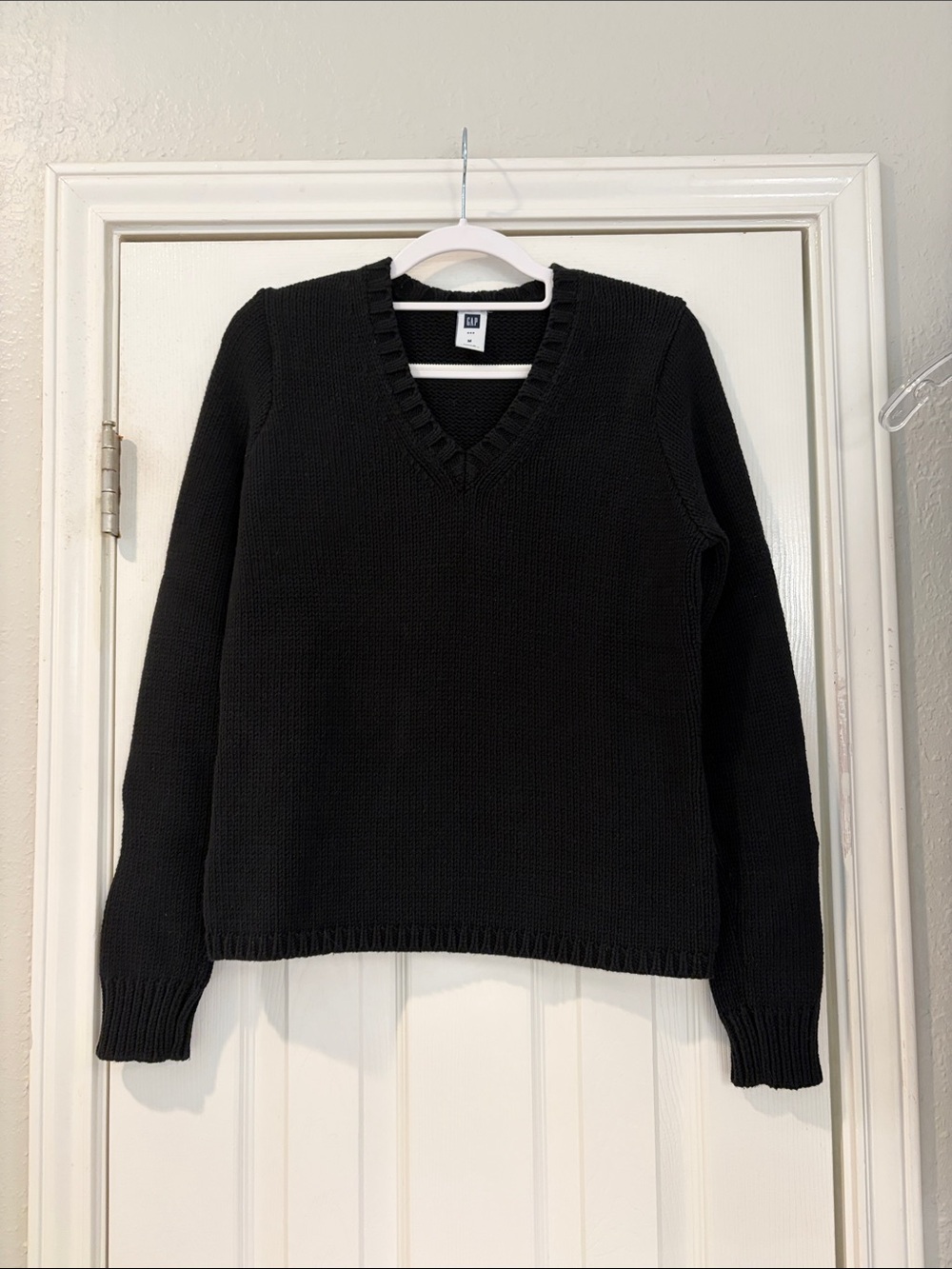 GAP Women's Black V-Neck Knit Sweater
